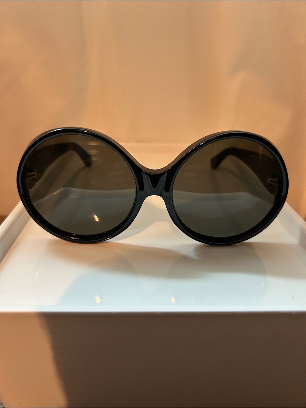 YSL Large Black Round Women’s Designer Sunglasses - PERFECTION!! UV Protection - Picture 4 of 6